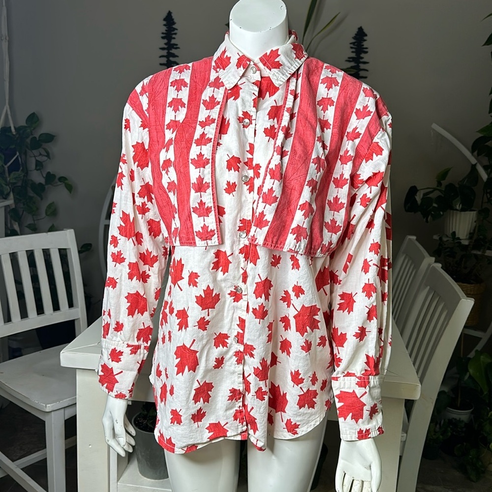 Vintage Very unique, unisex Canadiana button pearl western shirt, long sleeve L